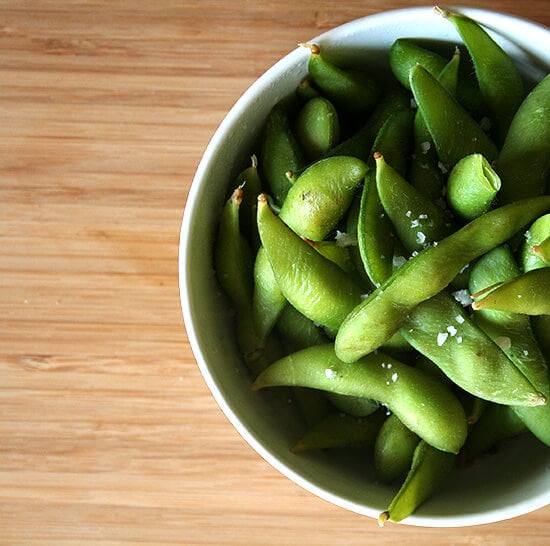 A bowl of edamame with nice salt.