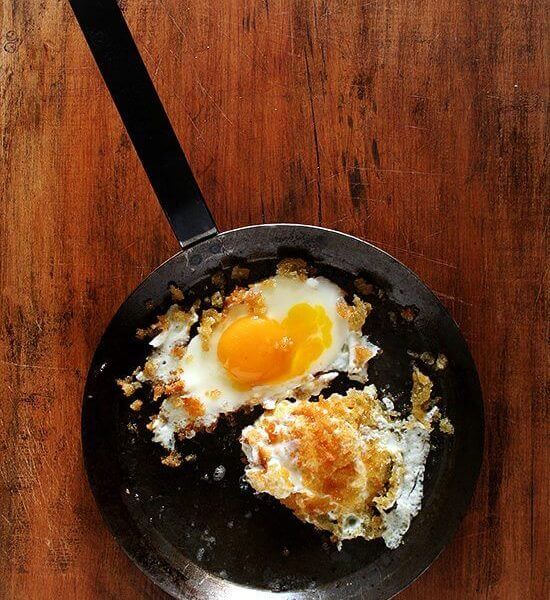 Crunchy Skillet Eggs With Herbs Recipe