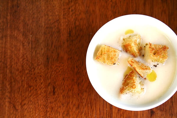 cauliflower and apple soup