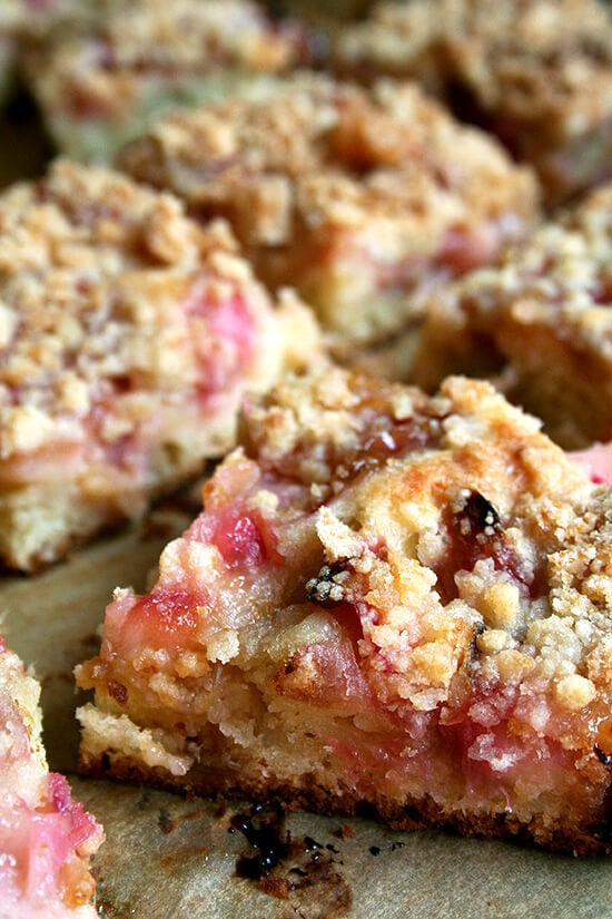 rhubarb buckle