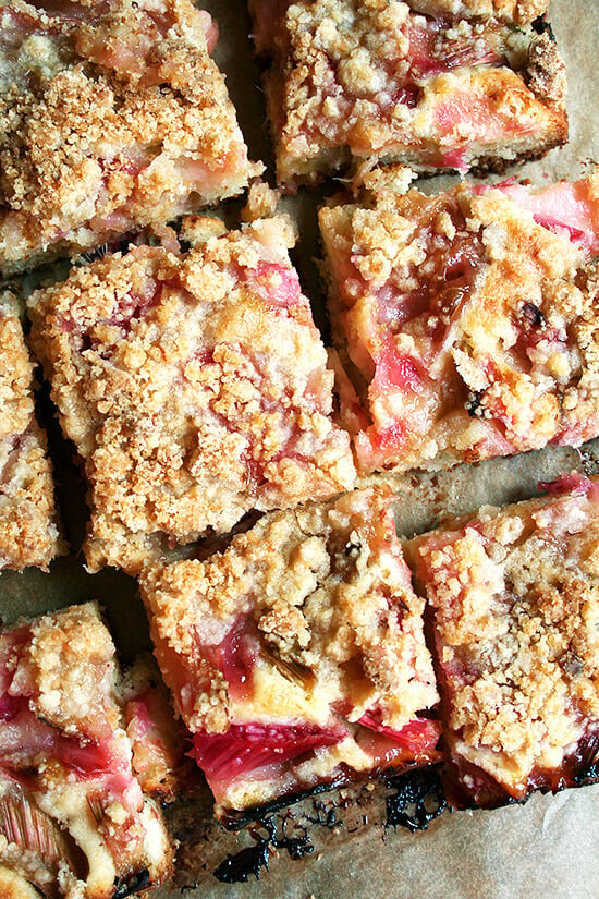 rhubarb buckle