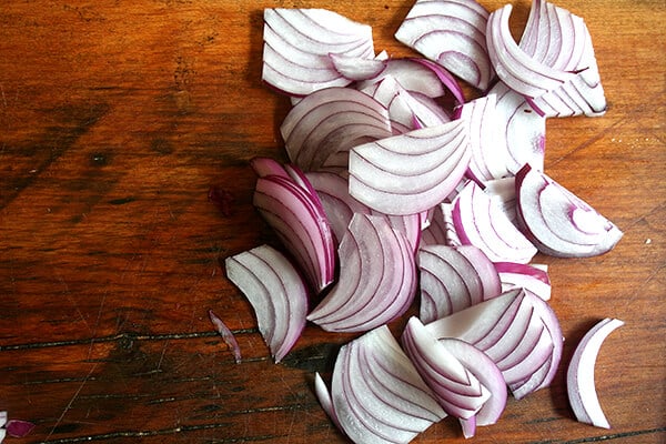 sliced onions