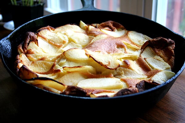 Apple Dutch Baby in the new OXO Obsidian 10” : r/carbonsteel