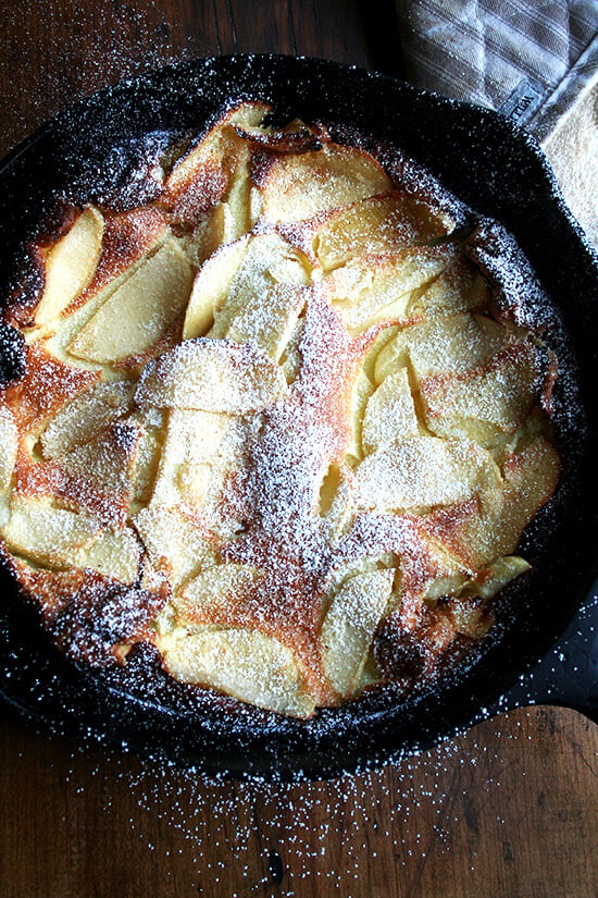Apple Dutch baby jus baked.
