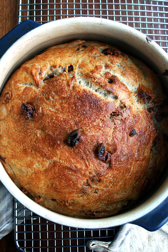 bread in sloped-sided dutch oven...such a pain