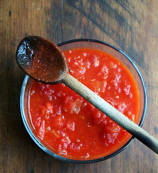 A bowl of fresh tomato sauce.