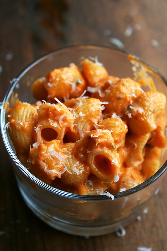 Close-up of finished pasta in glass bowl