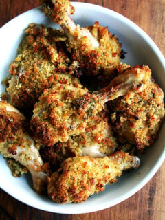 After marinating in dijon mustard and buttermilk, these mustard roasted chicken legs are topped with a layer of herbed bread crumbs, which crisp up beautifully in the oven and taste absolutely divine.