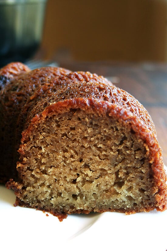 A sliced applesauce-yogurt cake.