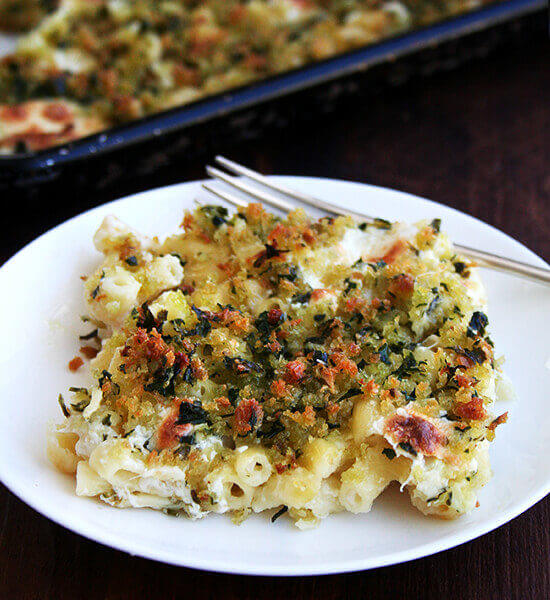 Herbed Breadcrumb-Topped Macaroni and Cheese Recipe