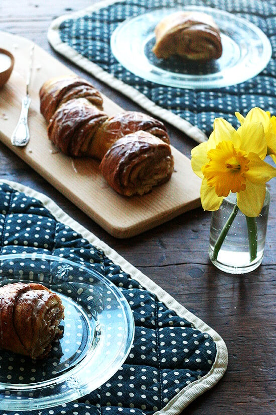 A table set with cinnamon pull-apart bread. 
