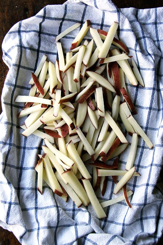 drying the potatoes in a tea towel