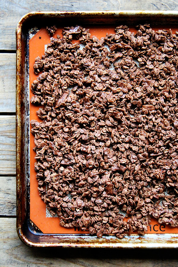 A sheet pan of cooled cocoa crunch.