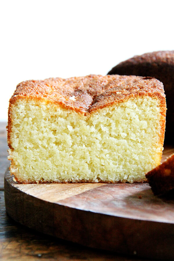A halved semolina cake made with butter.