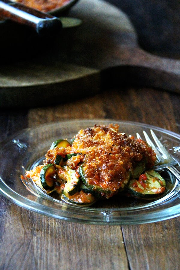 Spiralized Onions with Crispy Parmesan Breadcrumbs