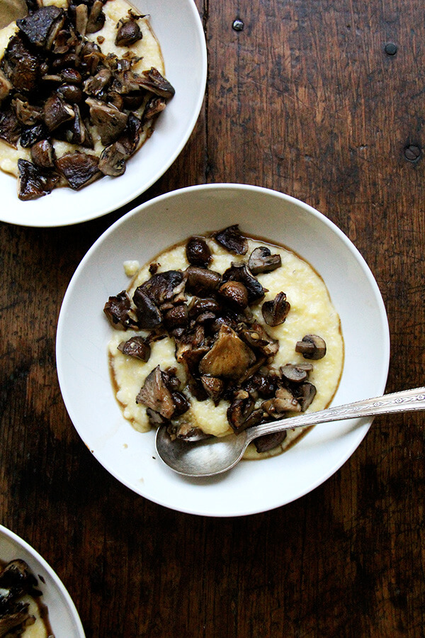 Two bowls of creamy polenta and roasted mushrooms.