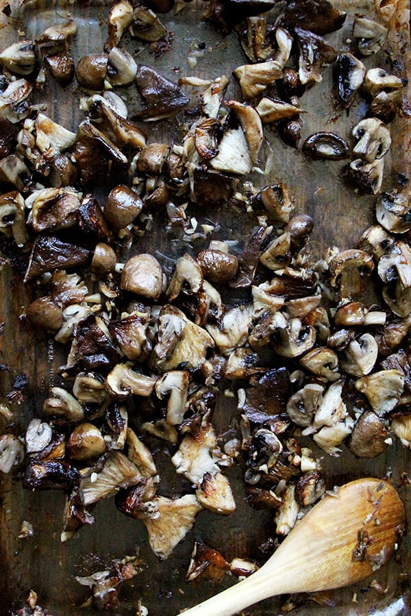A 9x13-inch pan of roasted mushrooms.