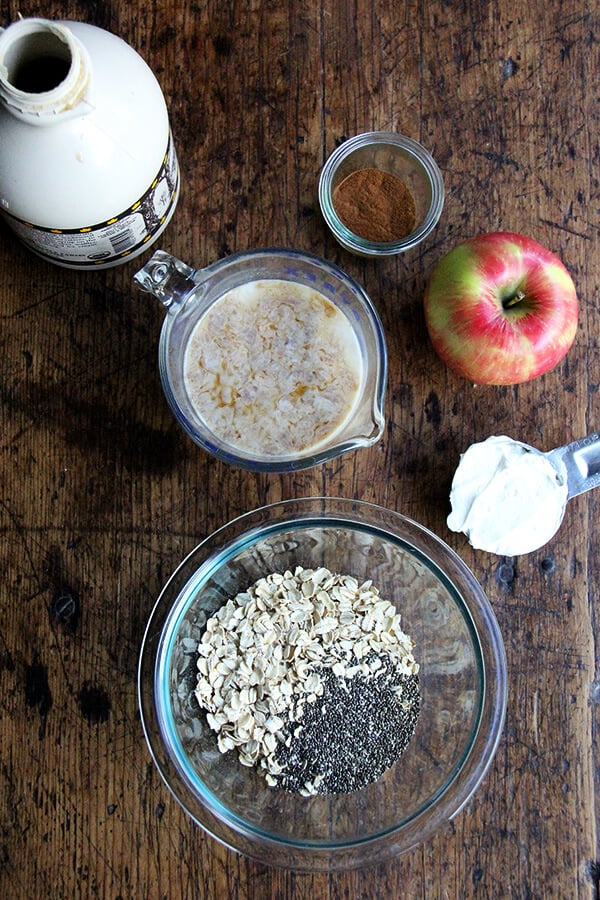 ingredients for the overnight apple pie oats