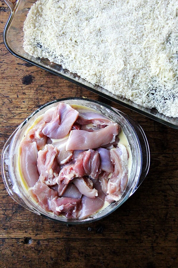 Cut chicken in a bowl of egg. 