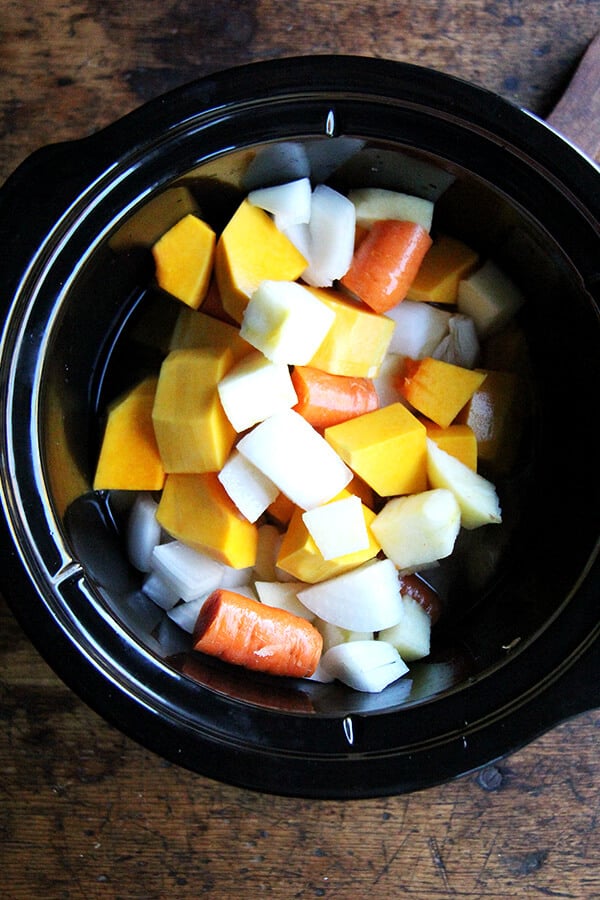 All of the vegetables for the soup in a slow cooker. 