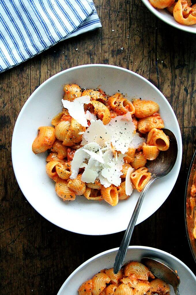 This smoky pasta alla vodka is SO good and couldn't be easier to throw together. The recipe is simple and, thanks to the inclusion of 'nduja, a spreadable salami made from pork and Calabrian chilies, is both spicy and smoky. // alexandracooks.com