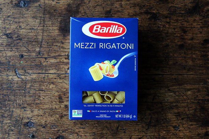 A box of mezzi rigatoni.