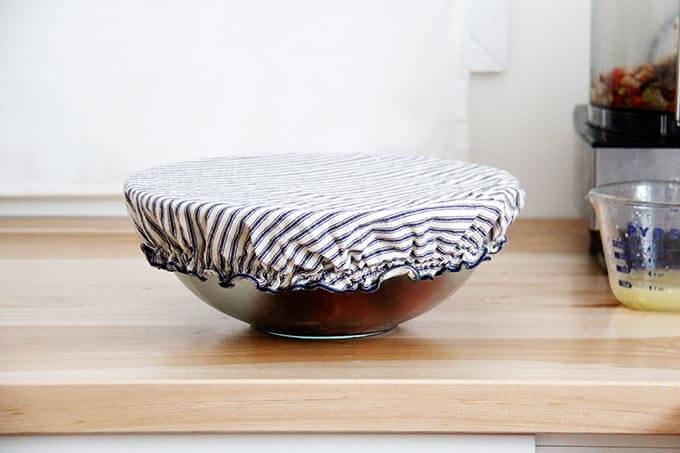 A bowl covered with a Dot and Army cloth bowl cover.