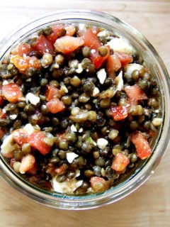 A bowl of 3-ingredient lentil salad.