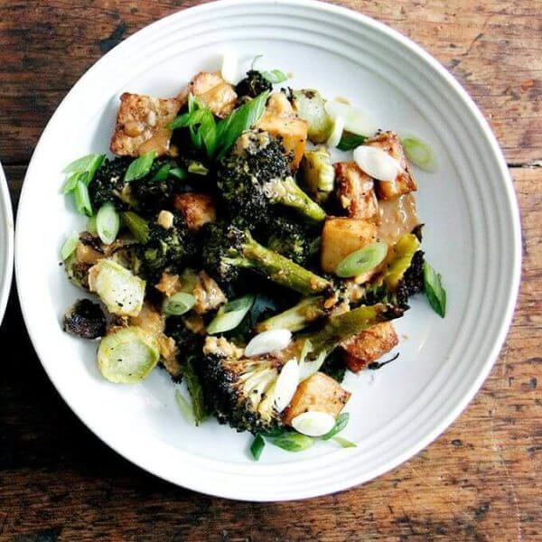 crispy tofu and broccoli with peanut sauce