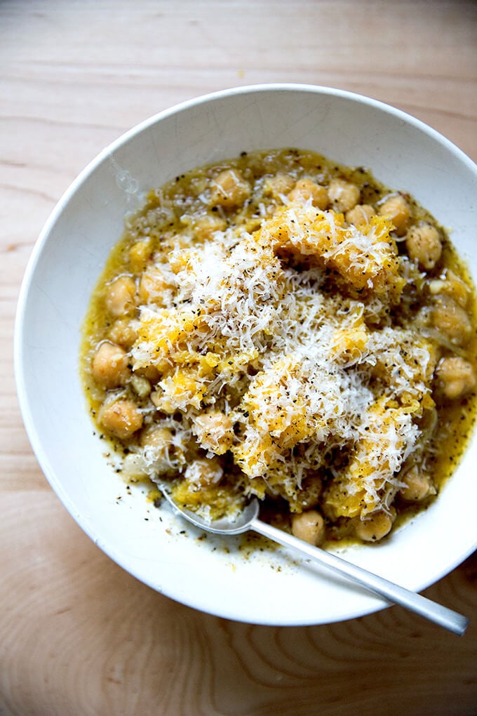 cacio e pepe spaghetti squash with stewy chickpeas