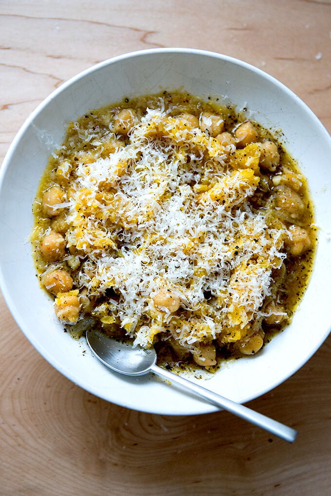 cacio e pepe spaghetti squash with stewy chickpeas