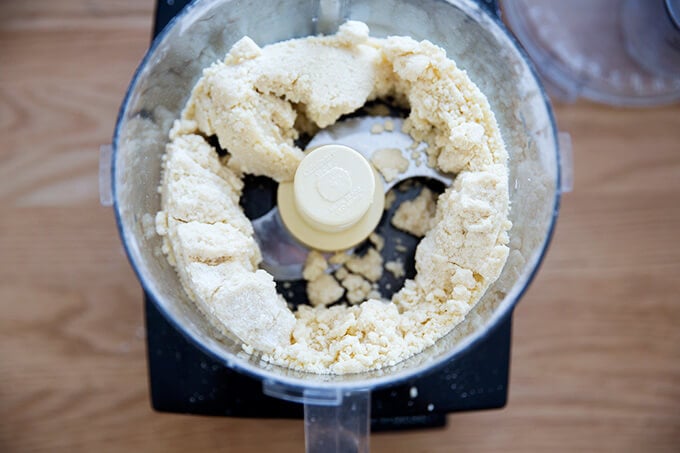 food processor with crust dough