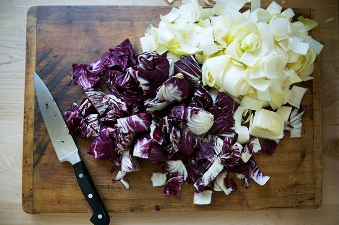 gesneden radicchio en andijvie