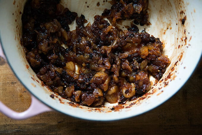 A pot filled with cooked apple chutney.