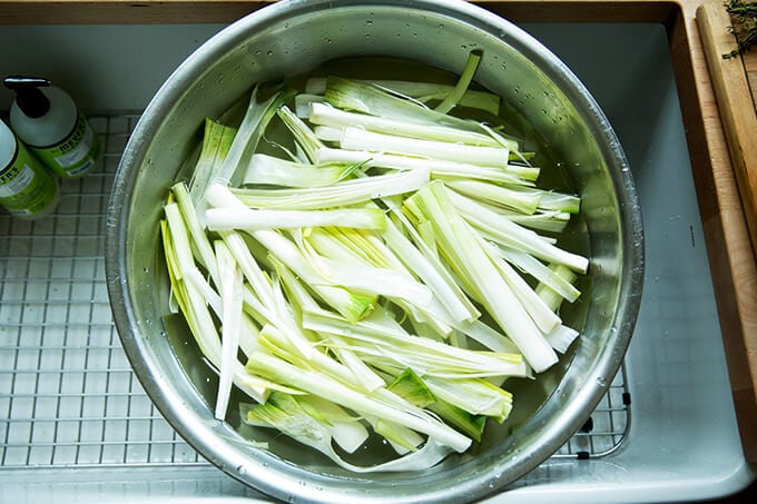 Butter Braised Leeks with Parmesan and Thyme - Very Smart Ideas