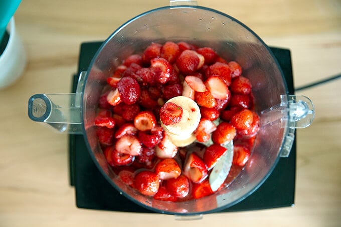 food processor with strawberries