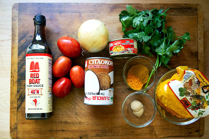 Ingredients for one-bowl Thai chicken curry.