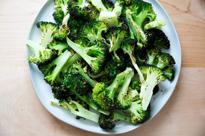 Broiled broccoli on a plate.