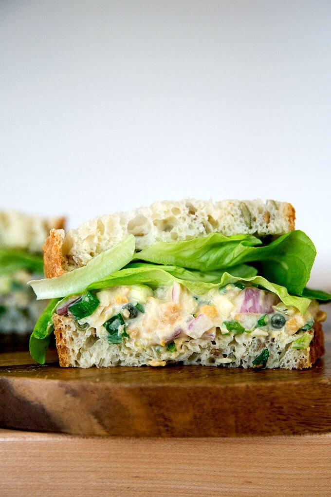 A halved, no-tuna "tuna" salad sandwich made with chickpeas.