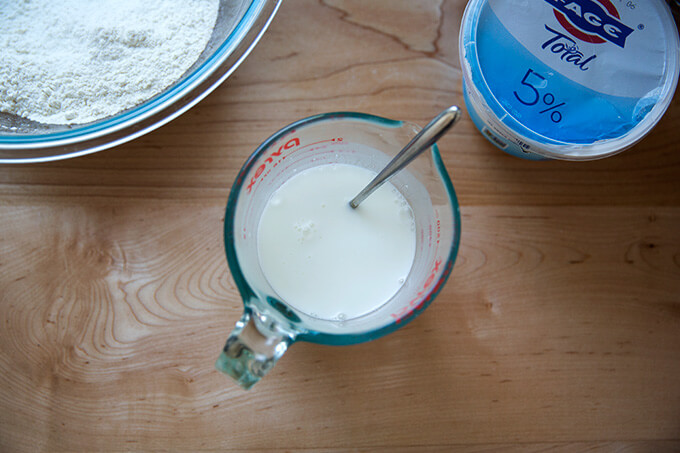 A liquid measure filled with equal parts hot water and yogurt.