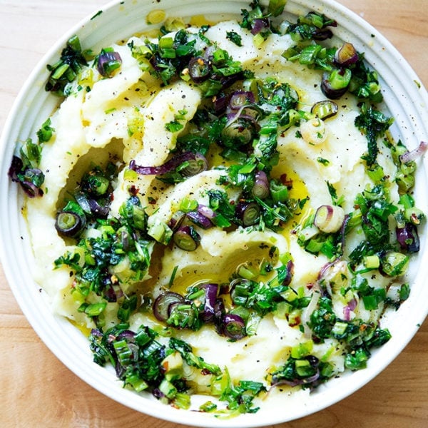 A bowl of herby buttermilk mashed potatoes.