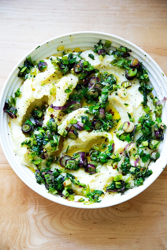 A bowl of herby buttermilk mashed potatoes.
