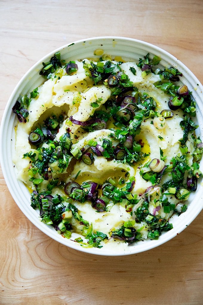 A bowl of herby buttermilk mashed potatoes.