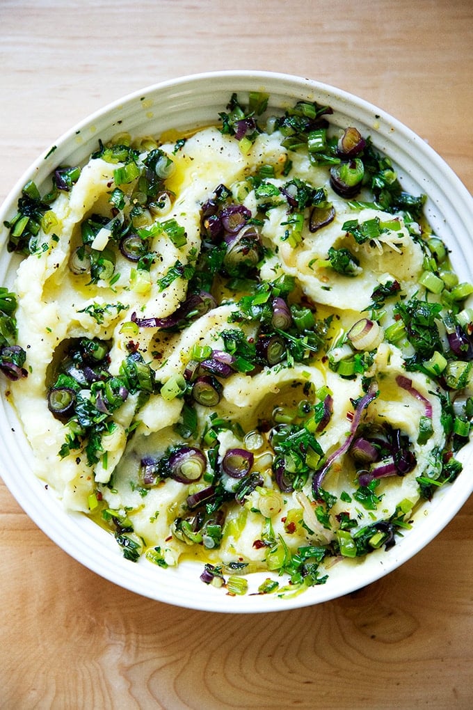 A bowl of herby buttermilk mashed potatoes.