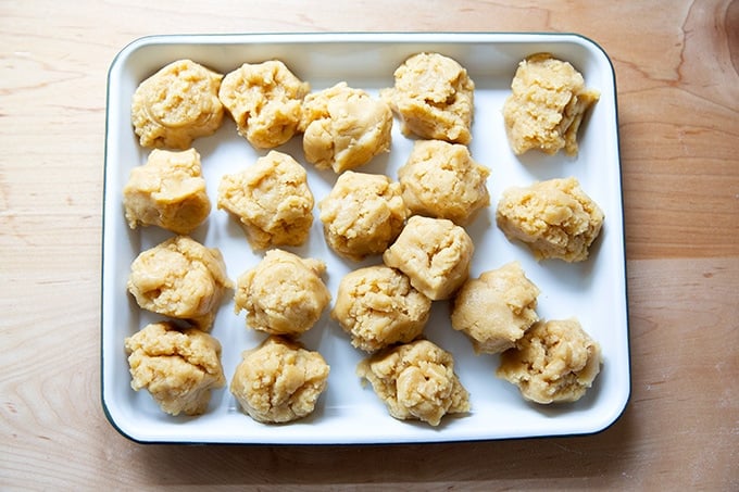 Portioned snickerdoodle dough.