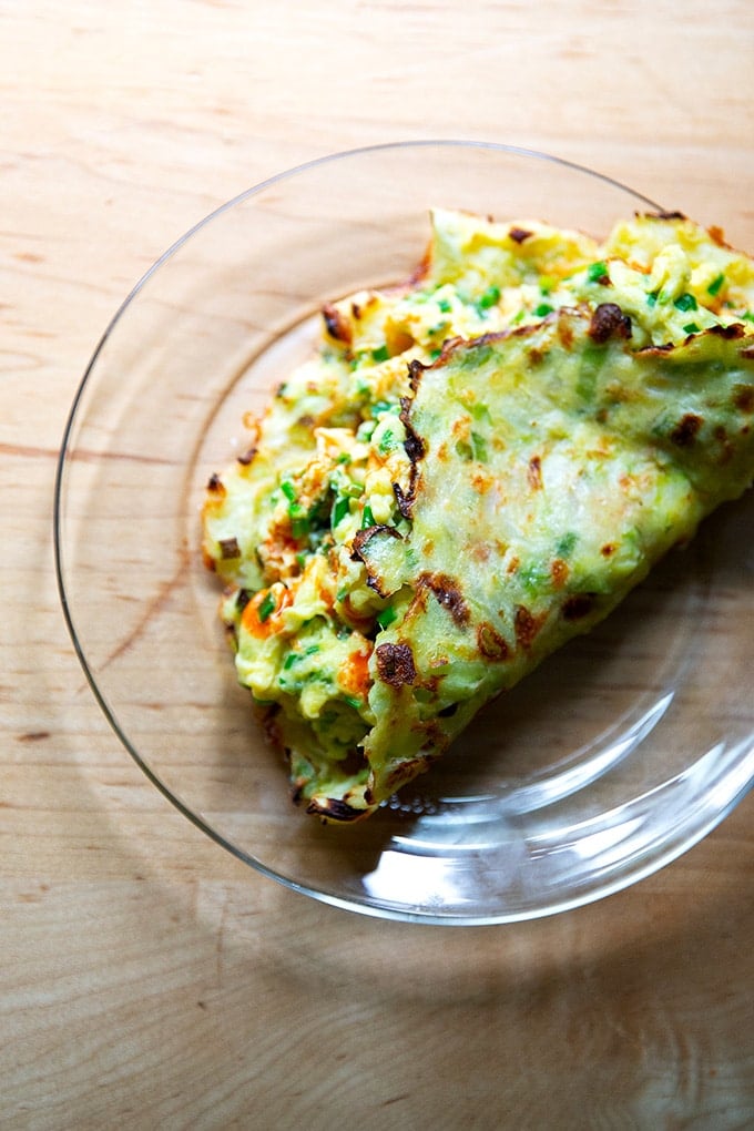 A cabbage tortilla egg taco on a plate.