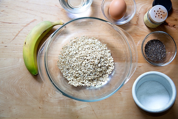 Ingredients to make banana-oat pancakes.