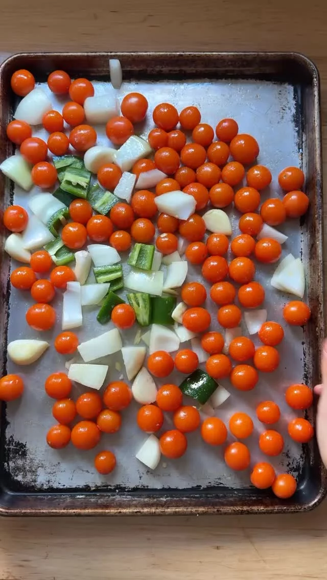Super simple, super delicious: charred cherry tomato salsa for all of your taco and late-summer entertaining needs 🍅🧅🌶️🧄
⁣
Friends, this salsa takes no effort and is so, so delicious. As noted in the video, it is particularly good with sun golds, so if you see them pick them up. Otherwise, any cherry tomato or really any tomato will work — chop up larger tomatoes into small pieces 👍👍
⁣
Comment “Recipe” to have the recipe sent to your DMs 👇
⁣
https://alexandracooks.com/2025/05/17/easy-charred-cherry-tomato-salsa/⁣
⁣
I hope you’ve all had a great summer ☀️⁣
⁣
#summer #salsa #tomatoes #easy
