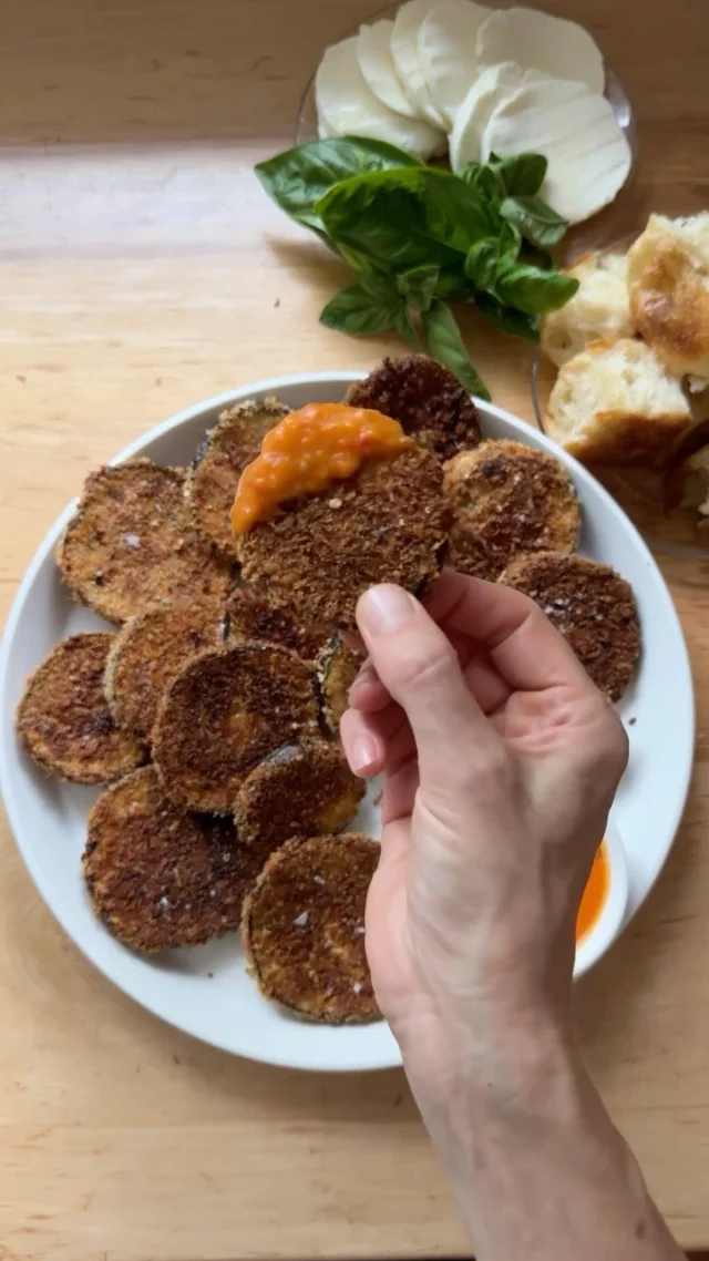 Friends, hi! A few years ago I made America’s Test Kitchen’s eggplant parmesan recipe, and I fell in love with their method for “oven-frying” the eggplant. The beauty of using the oven is that it allows you to use very little oil, which means the eggplant emerge crisp but not at all greasy. ⁣🍆🍆 💯💯 @testkitchen 
⁣
I hope you give the method a go soon. My whole family finds these eggplant rounds irresistible, especially with a good sauce on the side⁣ 🍅🍅
⁣
Comment “recipe” to have it sent to your DMs. ⁣⁣⁣
⁣⁣
https://alexandracooks.com/2014/09/19/crispy-eggplant-rounds-eggplant-parmesan/⁣
⁣
#eggplant #parmesan #crispy #baked